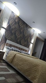 Центр. С новым ремонтом 1 этаж с балкон 10500т.