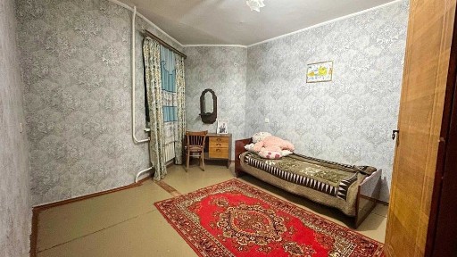 Продается 4-комнатная квартира в 4-мкр. Иван Империя