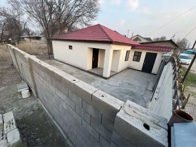 Продается в ценре Баня с большим участком