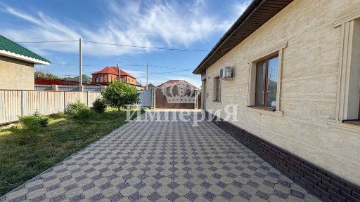 В продаже Дом за областной больницей. Аня Империя