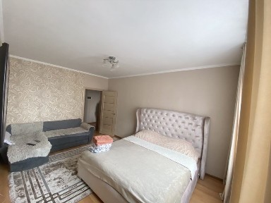 По часам 1 комн. Кв. В центре Левого берега возле Байтерека