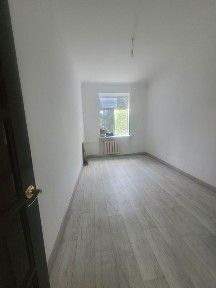 Продаётся 4 комнатная квартира