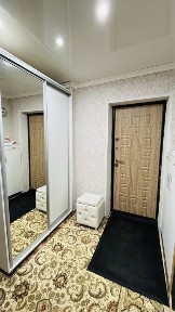 Продается 2-комнатная квартира, 8 микрорайон.