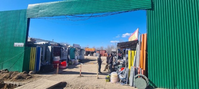 Контейнер и склад, вместе с точкой