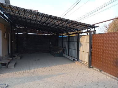 Продам два дома на одном участке