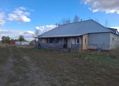 Жилой дом с ангаром