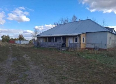 Жилой дом с ангаром