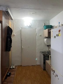 Продам комнату в общежитии. Общая площадь 37,6 м., жилая 21.8 м.