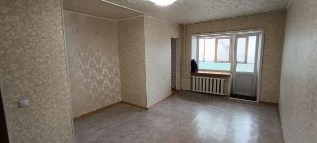 Продам 1-к 2/4 возле ул. Конституциии