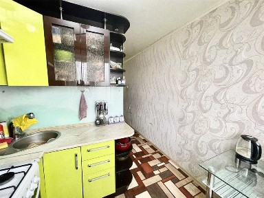 Продам 2 комнатную Абая 3 микрорайон