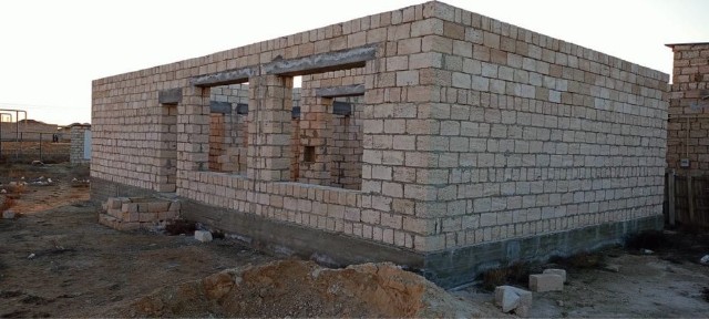 Продам участок с недостроенным домом