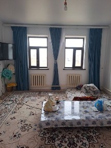 Бәйтеректен үш бөлмелі үй сатылады