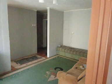 Здам 2х комнатную квартиру на площади на длительный срок