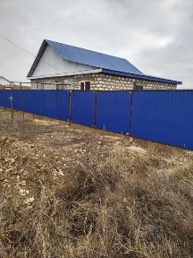 Уи сатылад. дом продается.