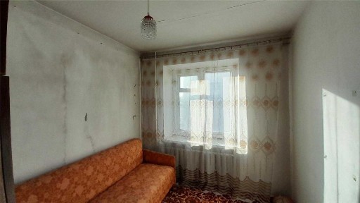 Продам 4 комн квартиру на 7 мкр на 4/9 эт