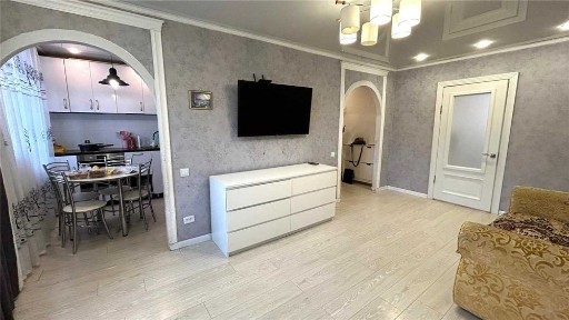 2х ком студия с ремонтом по ул. ЯЗЕВА 1, напр. КарГУ