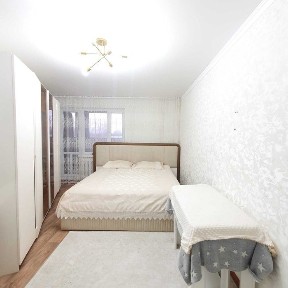 Продам шикарную квартиру в 12 мкр на 3/9 этаже, с лоджией и балконом!