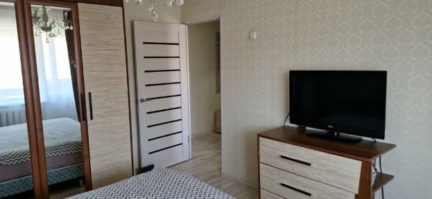 Сдам 2 комн квартиру на длительный срок