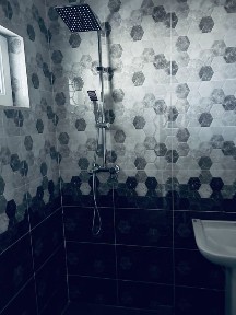 Уй квартираға беремін барлық жағдайы жасалған тек киім кешекпен келесі