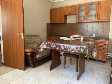 Сдам в аренду девушкам студенткам ( кухня, спальня, туалет в доме).