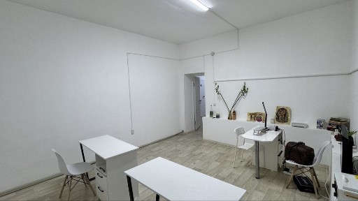 Салон сатылады, барлык заты ишинде калады!