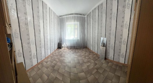 Продам 4-х комнатную квартиру в центре города