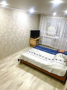 Сдам 1 квартиру с новым ремонтом по часам 5000 тенге