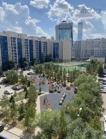 Продам полноценную просторную двух комн 82 КВ. м кварт вид на Байтерек