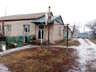 Продам дом на Нефтебазе, 7 км от города. Торг есть.