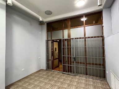 Помещение вдоль дороги рядом с Поликлиникой в мик Айнабулак3 сдам.