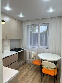 Продается двухкомнатная квартира. Школа #8.