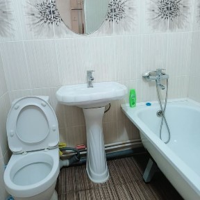 Сдам посуточно и по часам 1 кв район сазда