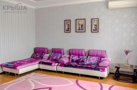 Сдаю посуточно 3 х ком квартиру возле Байтерек