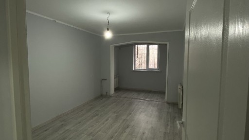 Продаётся светлая 2-комнатная квартира 16мкр рядом север