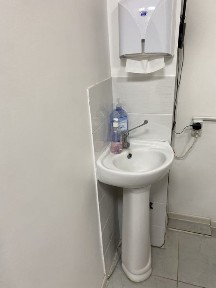 Кабинет в действующем МедЦентре рядом с Поликлиникой сдам в аренду.