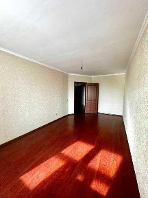 продам 4-х комнатную квартиру