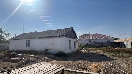 Мкр атырау, үй сатылады ескі үй жері кең Срочноо