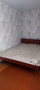 Сдам еа длительно 2х комнатную. Р-н 1й поликлиники.