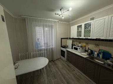 3-комнатная квартира на длительный срок.