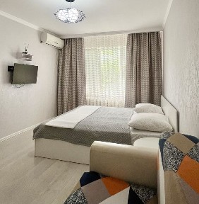 Посуточно однокомнатная квартира в 4 мкр. Авангарда