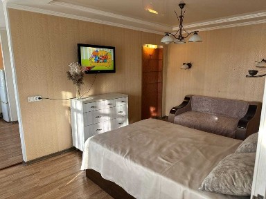 В самом центре на абзале 3шка Kaspi RED QR GOLD