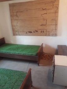 Сдам времянку имеется газ плита холодильник горячая вода туалет на ули