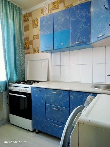 Сдаю -2-х ком. кв на 6мкр.