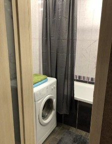 Часы 1500 тенге. 1-но комнатная в центре. Абая