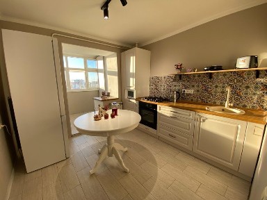 Продается 2-х комнатная квартира с евроремонтом в 7-мкр