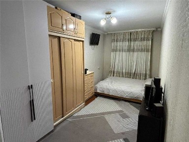 Срочно! Продам 2-комн квартиру с ремонтом на 13 мкр, остановка рядом