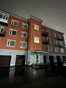 Продается просторная 2 ком квартира в новом доме в центре города.