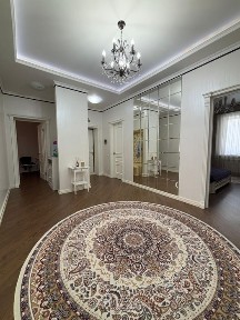 Продам 4 ком кв 196 м2 с гаражом и подвалом в районе Облисполком