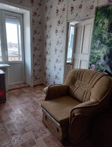 Продам 2 к р-н Колхозного рынка 4/4