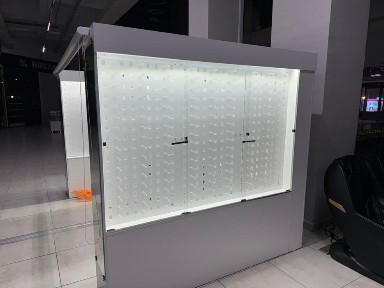 Срочно Продается витрины с мебелью торг. дом Nursat city